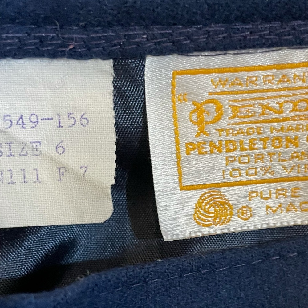 Vintage ’80s Pendleton wool skirt 31” Navy. 10/10 condition Size 6. Lined. - Picture 5 of 8